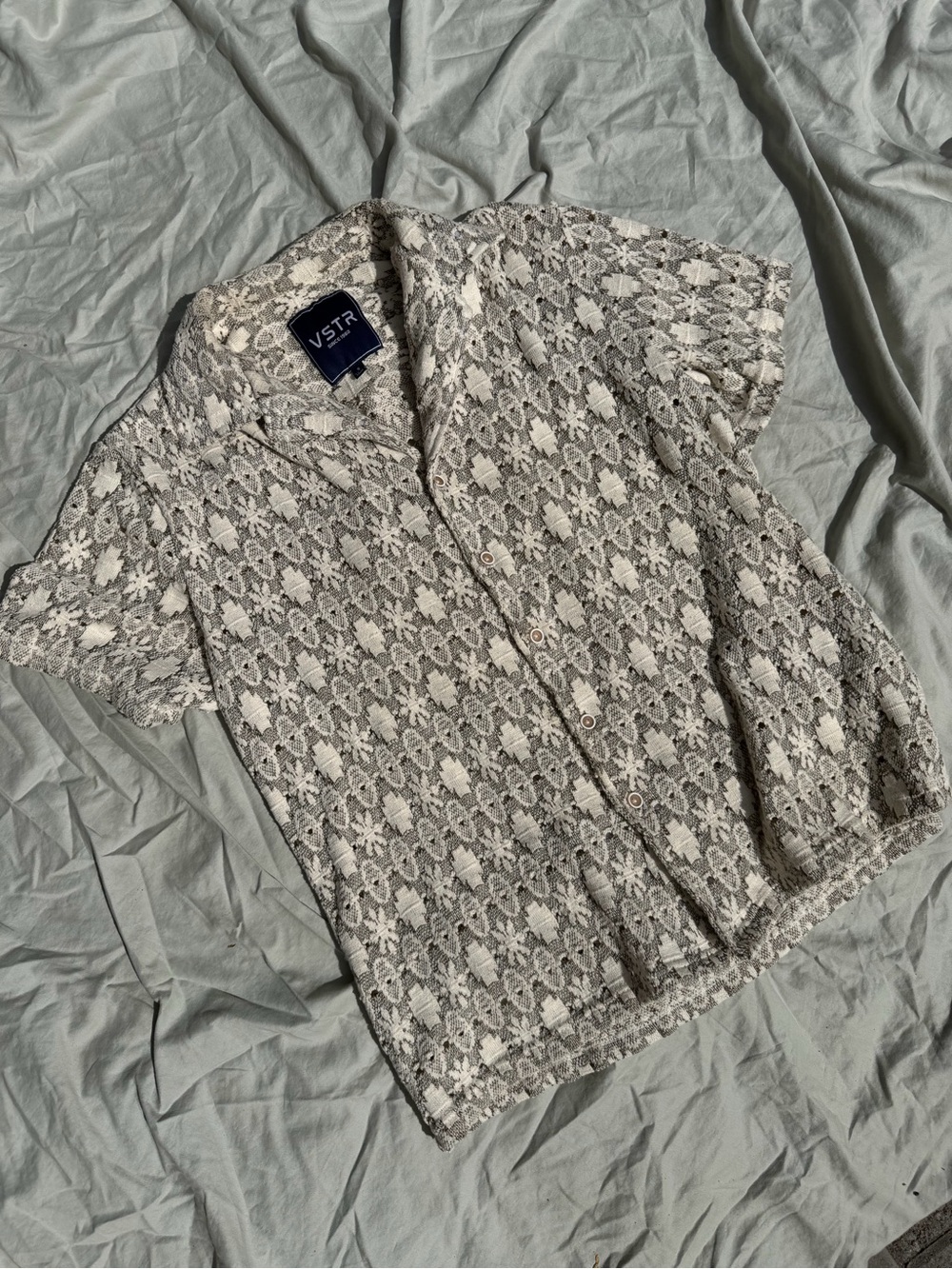 Men's Short-Sleeve Button-Up Shirt in Gray Floral